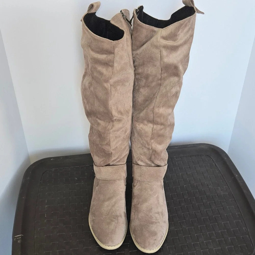 Unbranded Slouchy Knee High Boots Womens 39 Taupe Excellent Faux Suede Low Heel